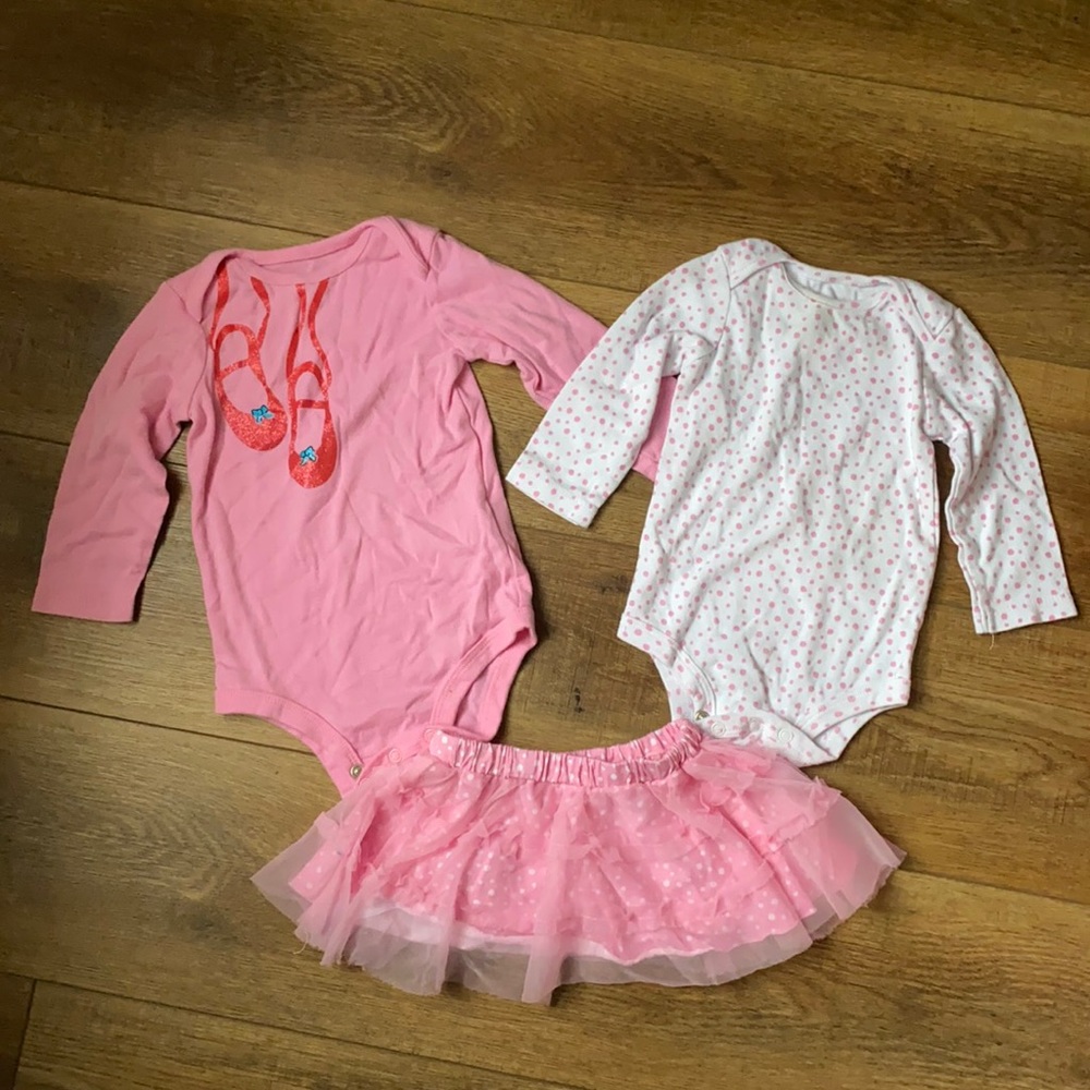 Baby girl coordinating outfit. Size 6-9 months